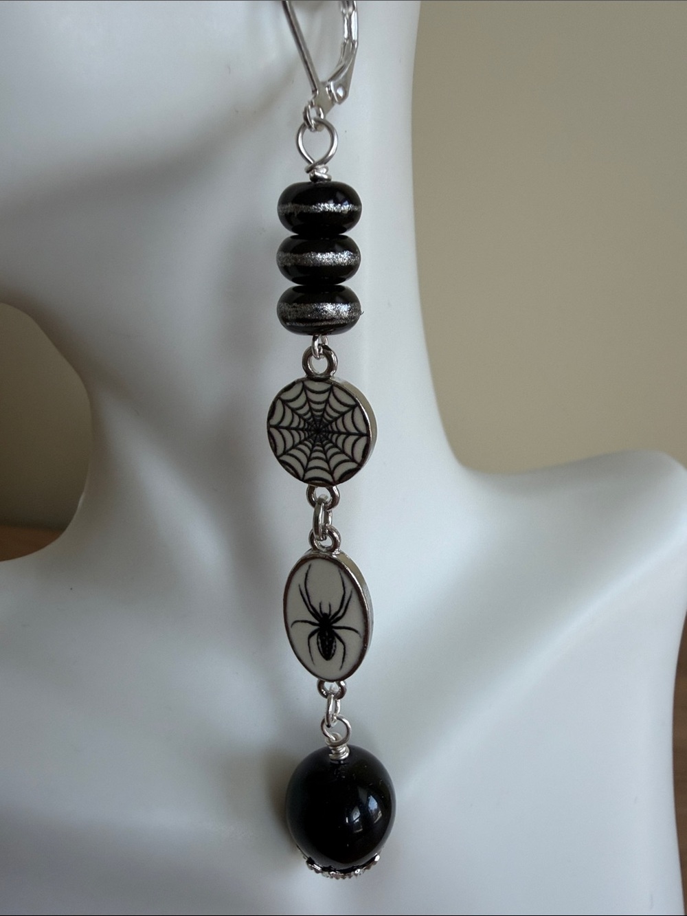 HAND CRAFTED HALLOWEEN SPIDER & WEB DANGLE EARRINGS Goth Statement Drop Jewelry - Picture 3 of 9